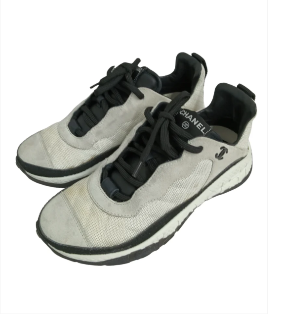CHANEL SNEAKER SIZE 37 1/2 WHITE/BLACK WG35934