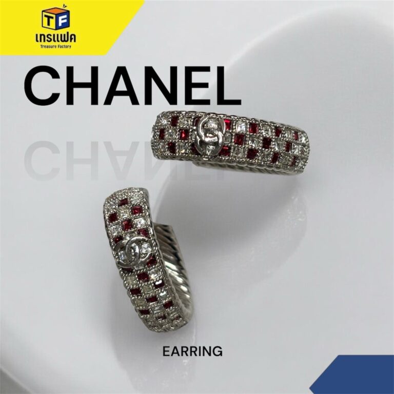Double C on my ears. ✨ ความคลาสสิกที่ไม่มีวันตกรุ่น คอมพลีทลุคให้ดูแพงระดับลักชูว์ด้วยต่างหู Chanel